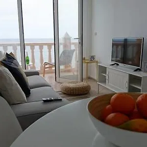 https://apartamentos-rocamar-el-medano.tenerifehoteles.net